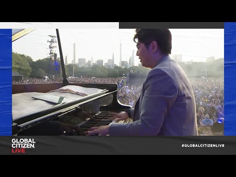Lang Lang Perfoms &quot;Bohemian Rhapsody&quot; With String Accompaniment in New York | Global Citizen Live